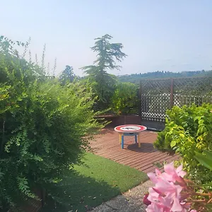 Homestay - Large In A Spacious With Stunning Rooftop Terrace Séjour chez l'habitant Châtenay